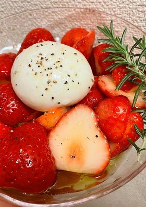 いちごとブッラータチーズの黒酢カプレーゼ-レシピのメイン写真
