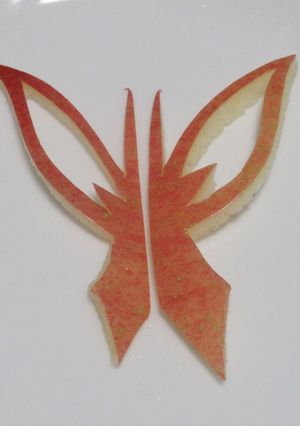 リンゴの皮で蝶々？作り方（飾り切り）-レシピのメイン写真