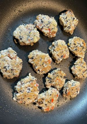 離乳食♡〜鶏ひき肉豆腐ひじきハンバーグ〜-レシピのメイン写真