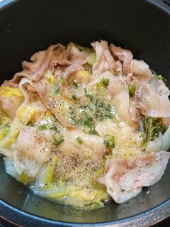 簡単!激ウマ♪豚バラ白菜ガリバタチーズ鍋-レシピのメイン写真