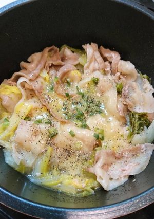 簡単！激ウマ♪豚バラ白菜ガリバタチーズ鍋-レシピのメイン写真