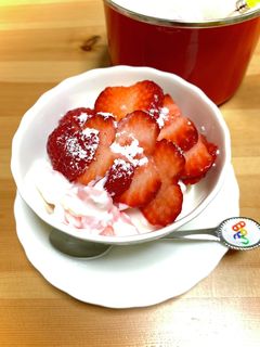 朝のフルーツ 苺とマシュマロヨーグルト-レシピのメイン写真