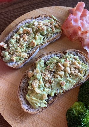美肌効果！アボカドトースト-レシピのメイン写真