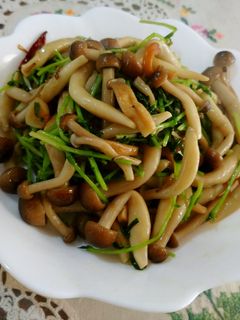 しめじと豆苗のオリーブ油炒め-レシピのメイン写真