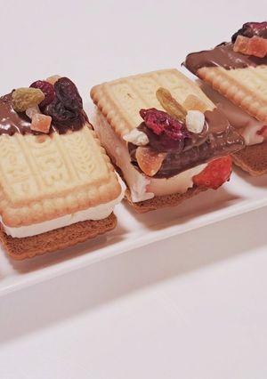 ビスケットでレアチーズチョコサンド-レシピのメイン写真