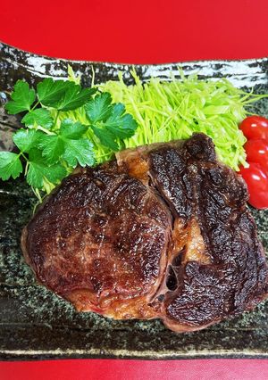 肉汁たっぷり!簡単牛リブロースステーキ-レシピのメイン写真