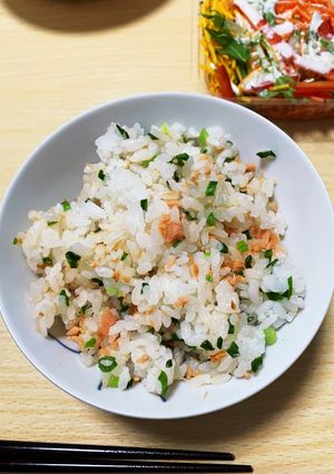簡単すぎて泣けます！シャケとネギ混ぜご飯-レシピのメイン写真