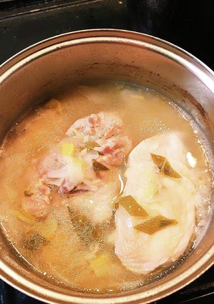 じっくり煮込んだチキンスープ-レシピのメイン写真