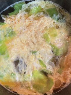 オニオンスープの素で⭐︎レタスと卵スープ-レシピのメイン写真