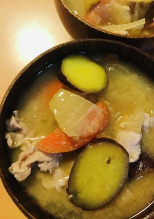 具だくさんの汁物●さつまいもの豚汁-レシピのメイン写真