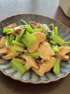 鶏胸肉柔らか!小松菜と椎茸の中華炒め-レシピのメイン写真