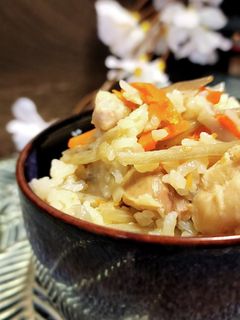 冷凍野菜で超簡単!鶏ごぼう炊き込みご飯-レシピのメイン写真
