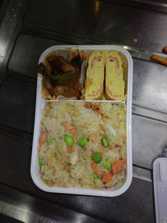 鮭の切り身と揚げ玉の混ぜご飯-レシピのメイン写真