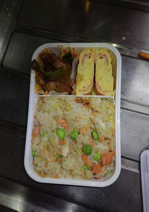 鮭の切り身と揚げ玉の混ぜご飯-レシピのメイン写真