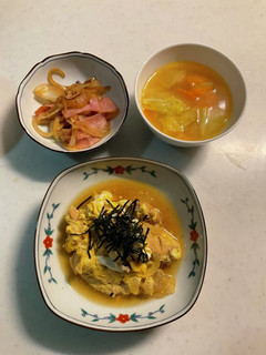 親子煮味噌汁玉葱とベーコンのコンソメ炒め-レシピのメイン写真