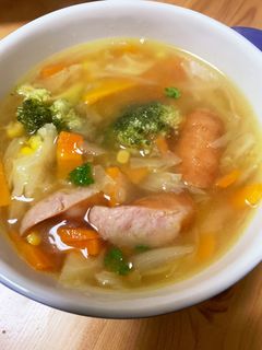 ウィンナーとたっぷり野菜のコンソメスープ-レシピのメイン写真