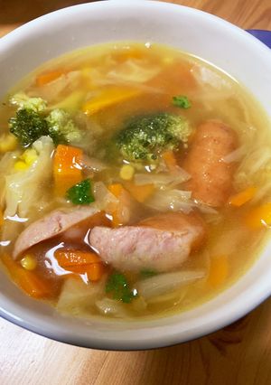 ウィンナーとたっぷり野菜のコンソメスープ-レシピのメイン写真