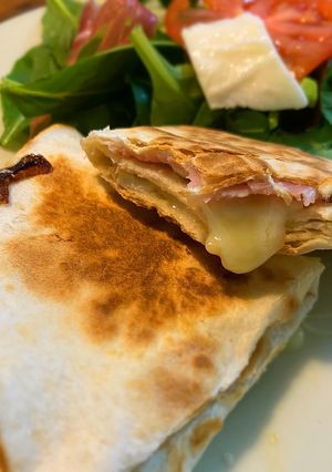 乗せて焼くだけハムとチーズのケサディーヤ-レシピのメイン写真