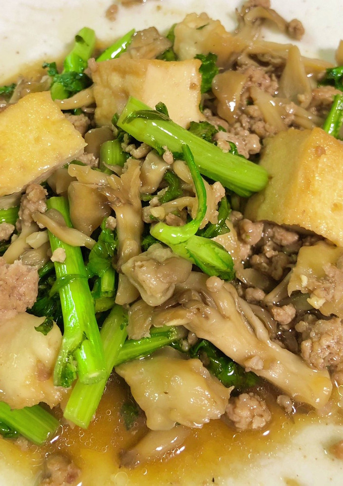 春菊とひき肉と厚揚げのオイスター炒め-レシピのメイン写真
