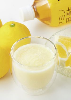 黒酢ドリンクで腸活！日向夏のスムージー-レシピのメイン写真