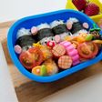 隙間に黄色いチーズのお花