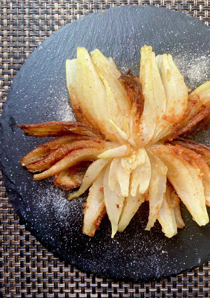 甘さ引き立つ新玉ねぎ丸ごと揚げ-レシピのメイン写真
