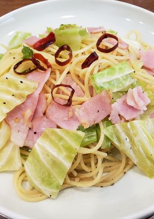 春キャベツとベーコンのペペロンチーノ-レシピのメイン写真