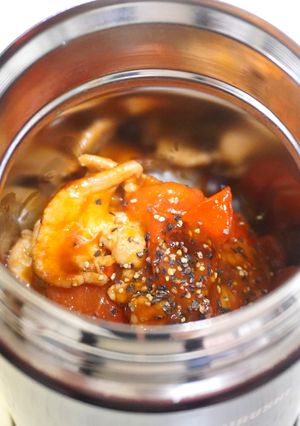 豚こまとトマトの黒胡椒炒め丼-レシピのメイン写真