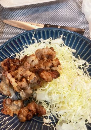 漆黒の塩ダレ豚バラ肉とキャベツ-レシピのメイン写真