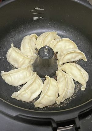 オートクッカーで満洲の冷凍餃子を焼く-レシピのメイン写真