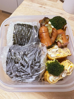 食べるラー油マヨおにぎり☆焼きそば弁当-レシピのメイン写真