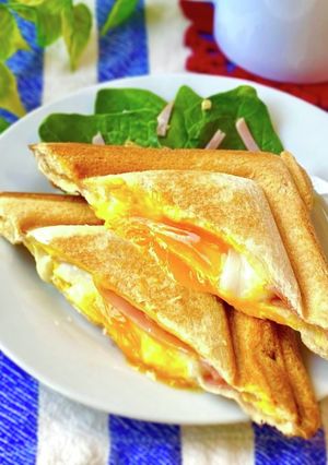 半熟卵とハムチーズの☆簡単ホットサンド-レシピのメイン写真
