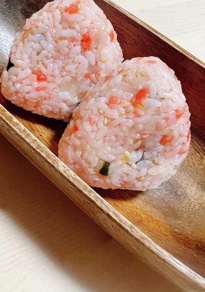 もやし入り紅生姜と乾燥わかめのおにぎり-レシピのメイン写真