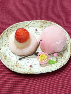子どもと作る甘〜い皮の春色いちご大福-レシピのメイン写真