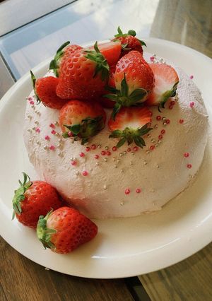 簡単!いちごが香る春色パブロバ♪-レシピのメイン写真