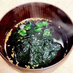 รูปของ 超簡単!塩昆布と焼き海苔のおすまし
