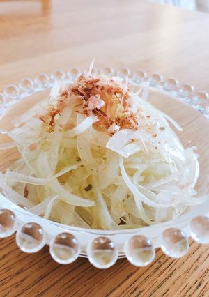 コツあり!クマソバソースで玉ねぎサラダ-レシピのメイン写真