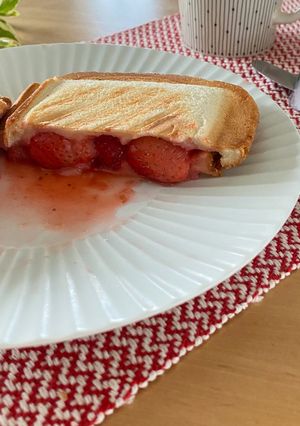 *とろとろいちごのホットサンド*-レシピのメイン写真