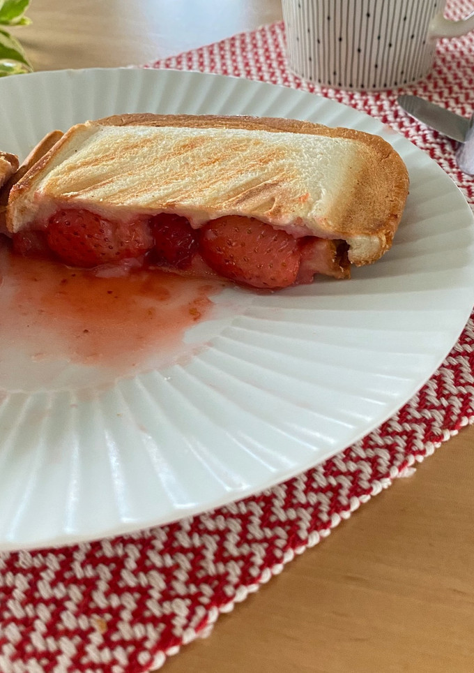 ＊とろとろいちごのホットサンド＊-レシピのメイン写真