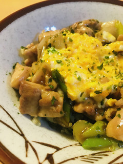 市販タレで簡単●焼き鳥/焼き鳥いり玉子丼-レシピのメイン写真