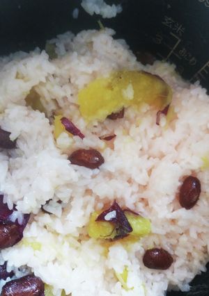 まるごとサツマイモ入り♪甘納豆赤飯-レシピのメイン写真