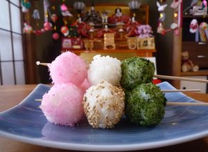 ひな祭りに♪三色団子風おにぎり-レシピのメイン写真