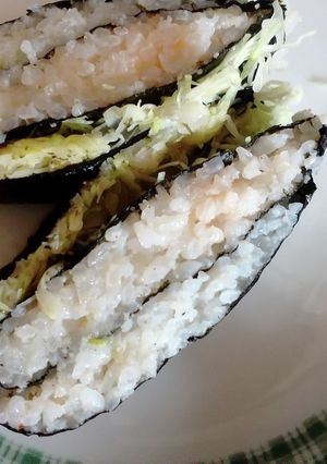 寿司のりで3回折るおにぎらず-レシピのメイン写真
