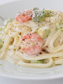 エビとアボカドの冷製クリーミーうどん-レシピのメイン写真