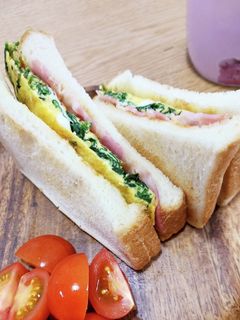 ほうれん草のオムレツサンドイッチ-レシピのメイン写真