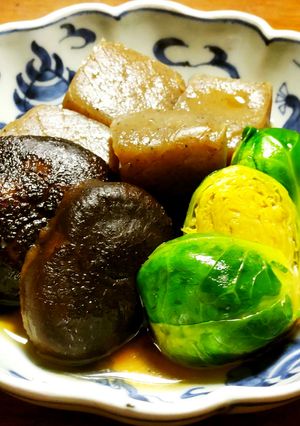 蒟蒻の煮物　芽キャベツ、干椎茸、発酵玉葱-レシピのメイン写真
