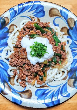 豚ひき肉とニラとトロロのピリ辛焼きうどん-レシピのメイン写真