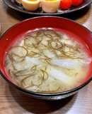 春仕様✨新玉ねぎともずくのお味噌汁