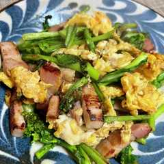 รูปของ 春色！菜の花とベーコンの炒め。焼肉のタレ