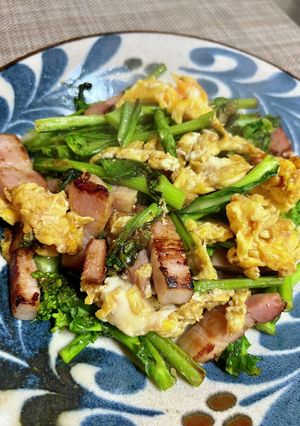 春色！菜の花とベーコンの炒め。焼肉のタレ-レシピのメイン写真